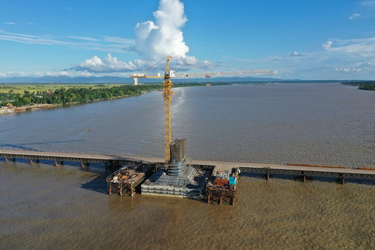 9月28日，卡馬拉尼甘大橋主墩樁基全部澆筑完成.jpg