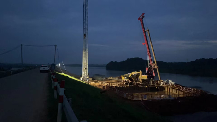 20230825 益常六標向陽河2號特大橋水中首樁順利完成澆筑.jpg